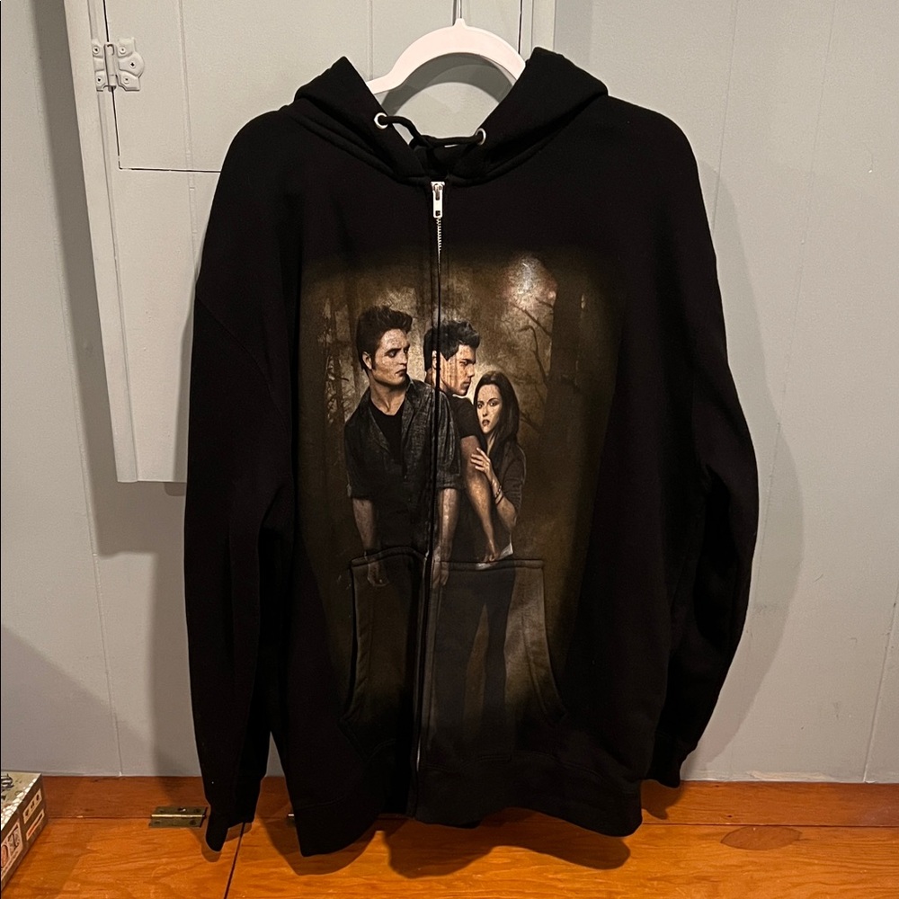 Black Graphic Hoodie with Twilight Design unisex 2x